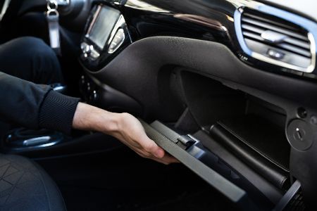 Warum der Fahrzeugschein im Handschuhfach nichts verloren hat Warum der Fahrzeugschein im Handschuhfach nichts verloren hat