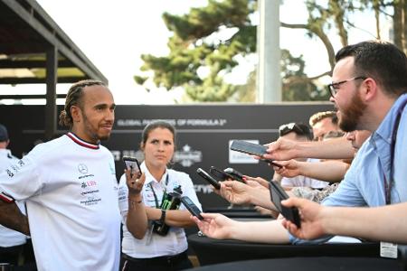 Hamilton klagt nach Baku-GP über große Rückenschmerzen Hamilton klagt nach Baku-GP über große Rückenschmerzen