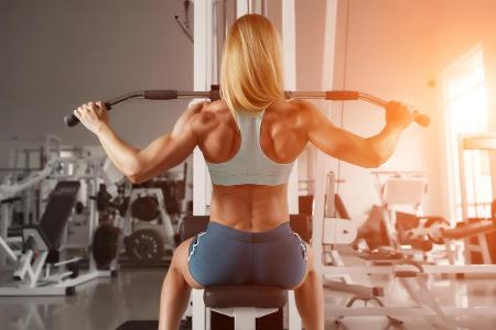Effektives Training gegen Rückenschmerzen und für einen straffen Bauch