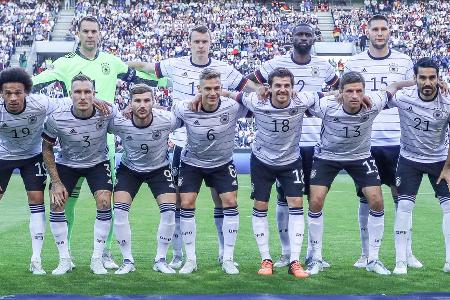 Deutschland vs. Italien: Noten und Einzelkritik - Die deutsche Nationalmannschaft kann also noch gewinnen. Nach zuletzt vier 1:1-Unentschieden in Serie besiegte die DFB-Elf Italien in der Nations League mit 5:2 (2:0). Drei Akteure taten sich besonders hervor, der zuletzt öffentlich in der Kritik stehende Sané betrieb hingegen keine Eigenwerbung. Alle DFB-Stars in der Einzelkritik: Deutschland vs. Italien: Noten und Einzelkritik - Die deutsche Nationalmannschaft kann also noch gewinnen. Nach zuletzt vier 1:1-Unentschieden in Serie besiegte die DFB-Elf Italien in der Nations League mit 5:2 (2:0). Drei Akteure taten sich besonders hervor, der zuletzt öffentlich in der Kritik stehende Sané betrieb hingegen keine Eigenwerbung. Alle DFB-Stars in der Einzelkritik: