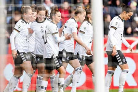 Vor EM-Start: DFB-Frauen rutschen in Weltrangliste ab Vor EM-Start: DFB-Frauen rutschen in Weltrangliste ab