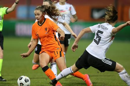 KNVB stellt Frauen gleich KNVB stellt Frauen gleich