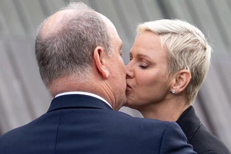 Seltener Kuss! Fürst Albert II. und Fürstin Charlène verliebt in Oslo Seltener Kuss! Fürst Albert II. und Fürstin Charlène verliebt in Oslo