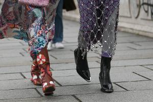 Howdy! Im Sommer kombinieren wir Cowboystiefel mit Kleidern und Röcken