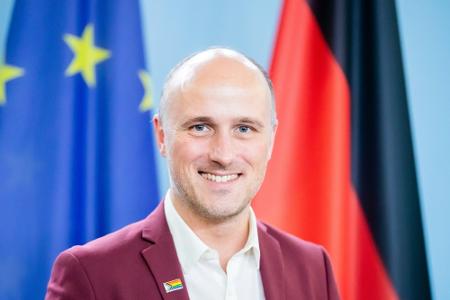 Queer-Beauftragter der Bundesregierung kritisiert WM-Vergabe Queer-Beauftragter der Bundesregierung kritisiert WM-Vergabe