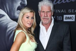 Ron Perlman: "Hellboy"-Star heiratet Serienkollegin Allison Dunbar