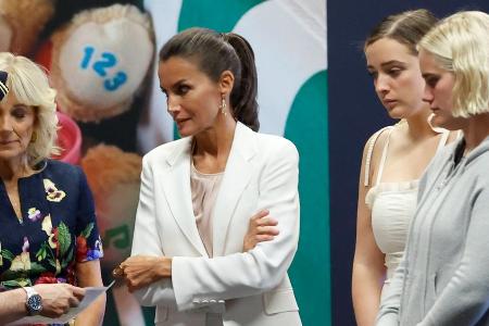 Königin Letizia besucht Flüchtlingszentrum mit First Lady Jill Biden Königin Letizia besucht Flüchtlingszentrum mit First Lady Jill Biden