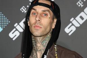 "Schickt eure Gebete": Travis Barker liegt offenbar im Krankenhaus