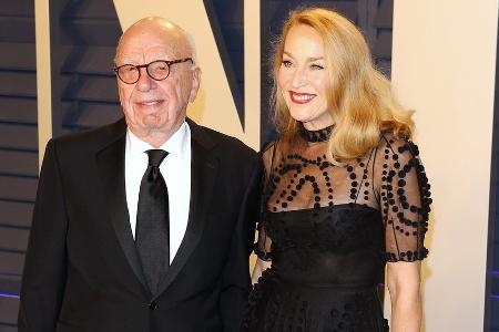 Jerry Hall reicht die Scheidung von Medienmogul Rupert Murdoch ein Jerry Hall reicht die Scheidung von Medienmogul Rupert Murdoch ein