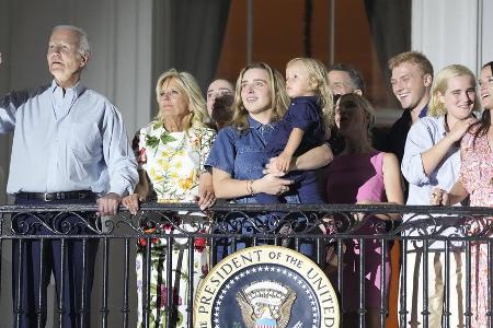 US-Präsident Joe Biden beobachtet Feuerwerk mit der ganzen Familie US-Präsident Joe Biden beobachtet Feuerwerk mit der ganzen Familie