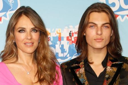 Elizabeth und Damian Hurley: So glamourös feiern sie seinen Abschluss Elizabeth und Damian Hurley: So glamourös feiern sie seinen Abschluss