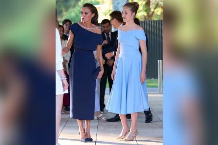 Eleganter Auftritt: Leonor von Spanien verzaubert in hellblauer Robe Eleganter Auftritt: Leonor von Spanien verzaubert in hellblauer Robe