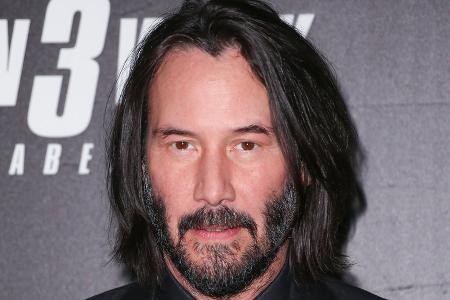 Keanu Reeves: Flughafen-Gespräch mit Fan sorgt für Begeisterung Keanu Reeves: Flughafen-Gespräch mit Fan sorgt für Begeisterung