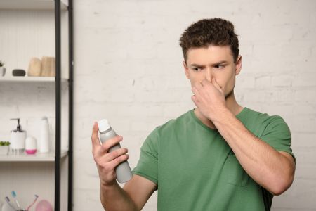 Diese Deo-Mythen bringen uns erst recht zum Schwitzen