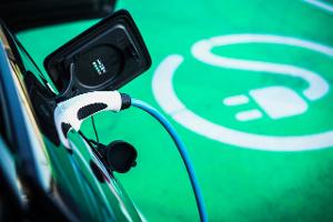 Umfrage: Nur mit Tesla sind E-Auto-Fahrer wirklich zufrieden