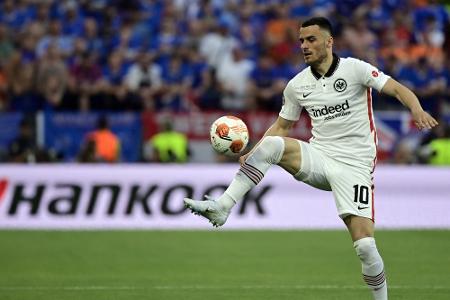 Kostic und Trapp steigen ins Eintracht-Training ein Kostic und Trapp steigen ins Eintracht-Training ein
