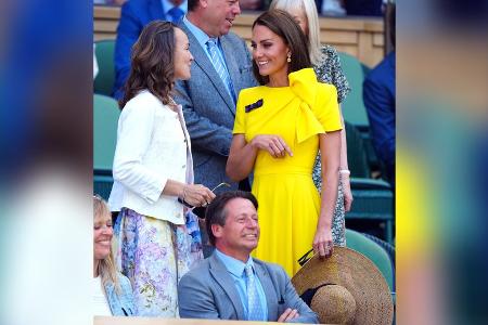 Frauen-Finale in Wimbledon: Herzogin Kate strahlt in Gelb Frauen-Finale in Wimbledon: Herzogin Kate strahlt in Gelb