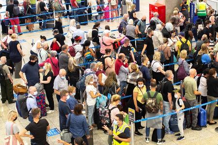 Chaos an den Flughäfen: Darauf sollten Reisende jetzt achten Chaos an den Flughäfen: Darauf sollten Reisende jetzt achten