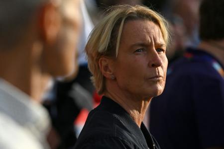 Bundestrainerin hat Migräne: DFB-Frauen trainieren ohne Voss-Tecklenburg Bundestrainerin hat Migräne: DFB-Frauen trainieren ohne Voss-Tecklenburg