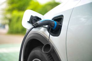 Warum das Ladekabel auf dem Gehweg Ihnen Probleme bereiten kann