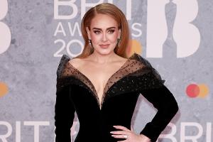 Adele plant Dokumentation mit Blick hinter die Kulissen