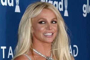 Britney Spears singt "Baby One More Time" - mit überraschendem Sound