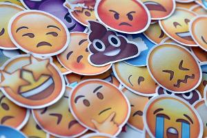 Von Pfirsichen und Pupsen: Was bedeuten eigentlich diese Emojis?