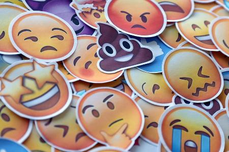 Von Pfirsichen und Pupsen: Was bedeuten eigentlich diese Emojis? Von Pfirsichen und Pupsen: Was bedeuten eigentlich diese Emojis?