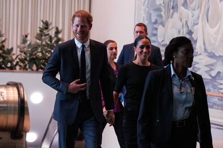 Harry zeigt sich vor seiner UN-Rede Hand in Hand mit Meghan Harry zeigt sich vor seiner UN-Rede Hand in Hand mit Meghan