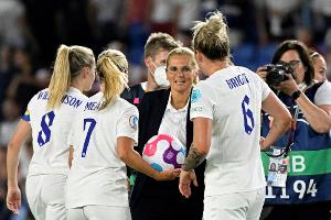 Negativer Test: Wiegman zurück auf Englands Bank