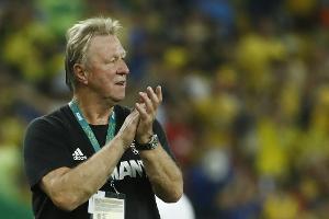 Hrubesch adelt DFB-Kapitänin Popp