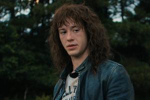 "Stranger Things"-Star Joseph Quinn hatte Probleme am Flughafen