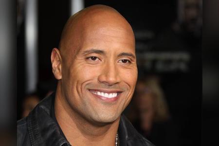 Dwayne Johnson überrascht Familie im Kino mit kleinem Hundewelpen
