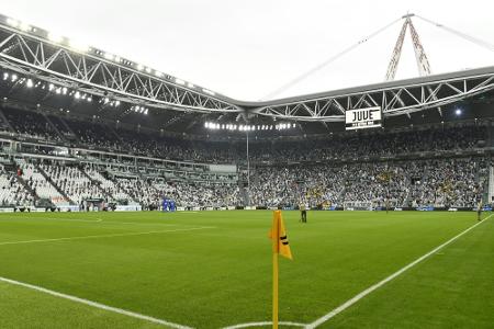 Schiedsrichterin in Italiens Pokal im Einsatz Schiedsrichterin in Italiens Pokal im Einsatz