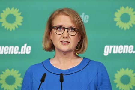 DFB: Bundesministerin Paus fordert gleiche Bezahlung DFB: Bundesministerin Paus fordert gleiche Bezahlung
