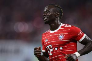 Bayern mit Mane und Neuer - de Ligt auf der Bank