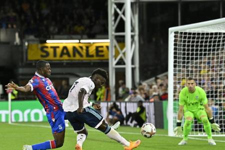 Premier League: Arsenal müht sich zum Auftaktsieg Premier League: Arsenal müht sich zum Auftaktsieg