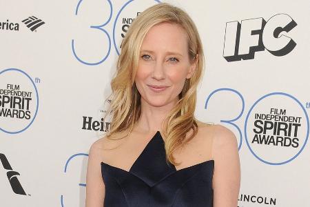 Nach Autounfall: Schauspielerin Anne Heche soll schwer verletzt sein Nach Autounfall: Schauspielerin Anne Heche soll schwer verletzt sein