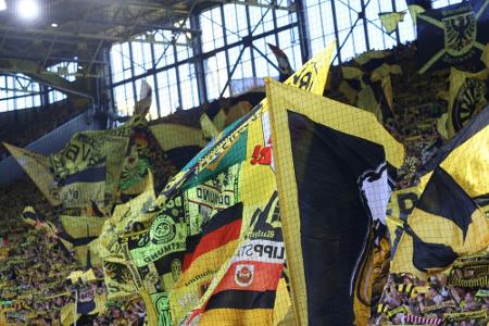 Dortmund: Leere Waffen-Holster in verdächtigem PKW gefunden Dortmund: Leere Waffen-Holster in verdächtigem PKW gefunden