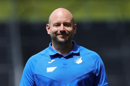 Nach Auftaktpleite: Rosen kritisiert Schiedsrichter-Gespann Nach Auftaktpleite: Rosen kritisiert Schiedsrichter-Gespann