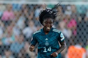 Nach EM: Nationalspielerin Anyomi an der Hand operiert