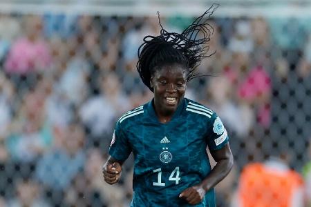 Nach EM: Nationalspielerin Anyomi an der Hand operiert