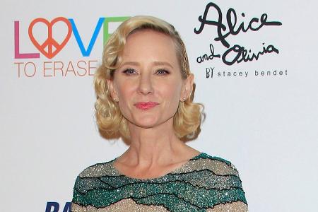 Anne Heche liegt nach Autounfall im Koma Anne Heche liegt nach Autounfall im Koma