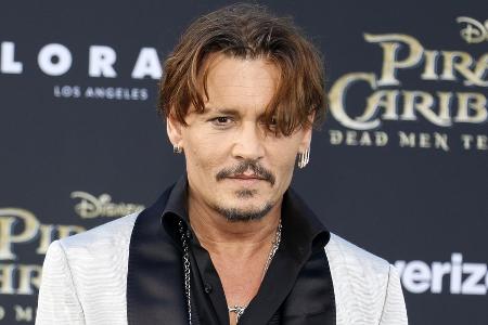 Johnny Depp unterzeichnet lukrativen neuen Werbedeal mit Dior Johnny Depp unterzeichnet lukrativen neuen Werbedeal mit Dior