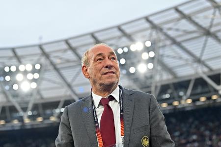 Fischer enttäuscht von Kostic-Abgang Fischer enttäuscht von Kostic-Abgang