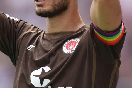 FC St. Pauli mit Gendersternchen auf dem Trikot FC St. Pauli mit Gendersternchen auf dem Trikot