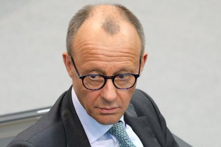 CDU-Chef Friedrich Merz wurde am Schlüsselbein operiert CDU-Chef Friedrich Merz wurde am Schlüsselbein operiert