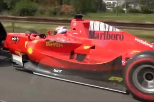 Fährt ein GP2-Rennwagen auf der Autobahn