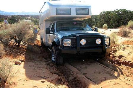 Auf das Basis-Fahrgestell des für 8,8 Tonnen ausgelegten Allrad-Pickups baut EarthRoamer drei verschiedene Kabinenlängen, di...