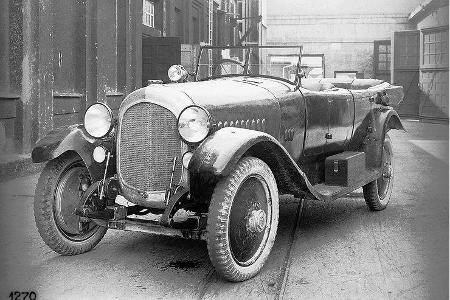 Maybach Typ W 1: Erster Versuchswagen auf einem Mercedes-Chassis (1919).